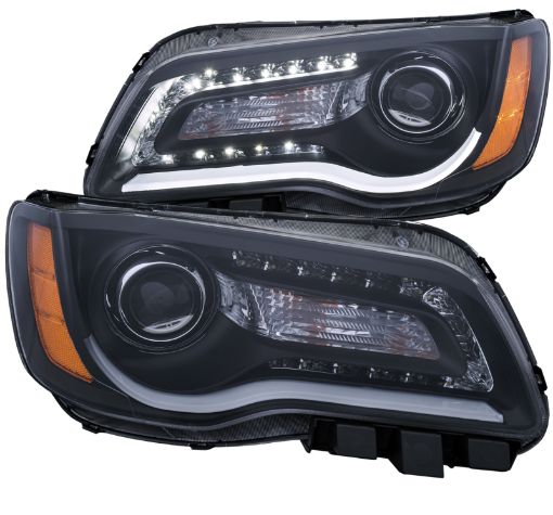 Kuva: ANZO 2011 - 2014 Chrysler 300 Projector Headlights w Plank Style Design Black