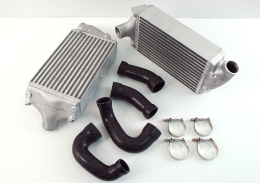 Kuva: AWE Tuning 997TTGT2 Performance Intercoolers - Black Hoses