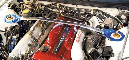 Kuva: Cusco Strut Bar OS Front for Nissan Skyline GT - R R33 (Special OrderNo Cancellation)